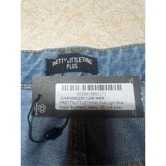 Pretty little things Womans Boyfriend Button Fly Jeans Sz 26W NWT - Picture 3 of 8
